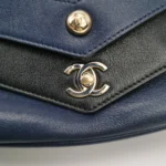 Chanel Quilted Lambskin Shoulder Bag (Шанель) — фото 10