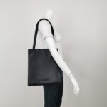 Chanel Logo Shoulder Bag — фото 2