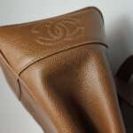 Chanel Logo Shoulder Bag — фото 17