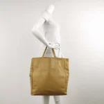 Saint Laurent Calfskin Logo Handbag (Сен Лоран) — фото 2