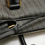 Saint Laurent Calfskin Logo Handbag (Сен Лоран) — фото 23