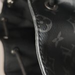 Louis Vuitton Explorer Monogram — фото 18