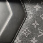 Louis Vuitton Explorer Monogram — фото 19