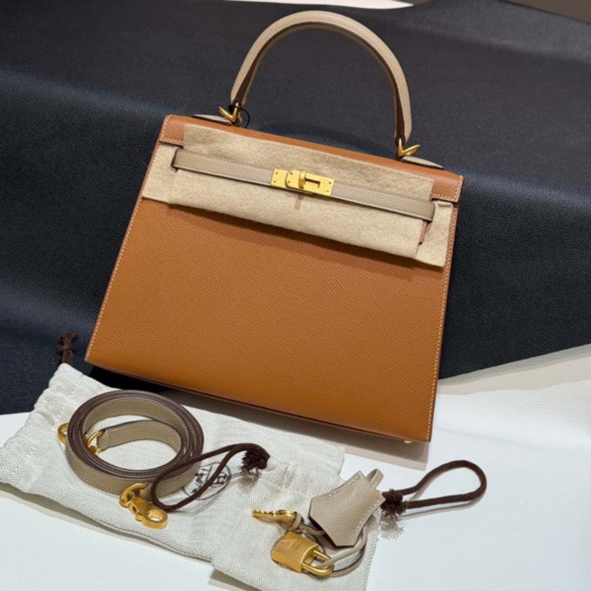 Hermès Kelly 25 — продано