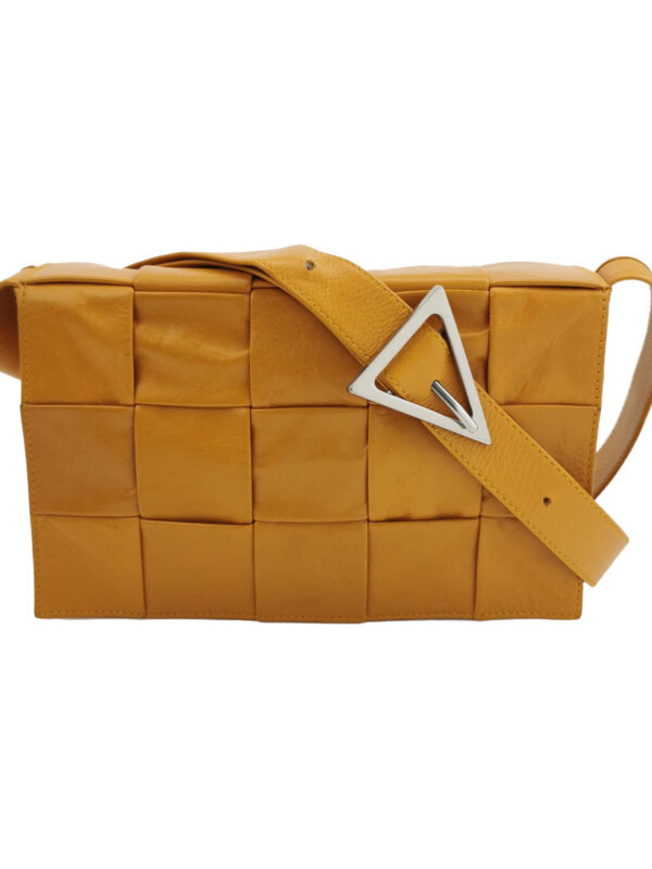 Bottega Veneta Cassette Intreccio — продано