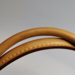 Louis Vuitton V Tote BB Monogram — фото 17