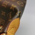 Louis Vuitton V Tote BB Monogram — фото 18