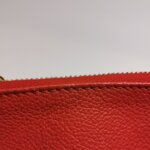 Louis Vuitton V Tote BB Monogram — фото 24