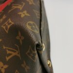 Louis Vuitton V Tote BB Monogram — фото 25