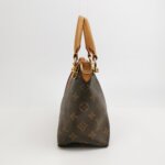 Louis Vuitton V Tote BB Monogram — фото 4