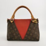 Louis Vuitton V Tote BB Monogram — фото 5