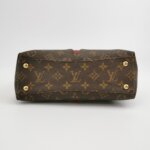 Louis Vuitton V Tote BB Monogram — фото 6