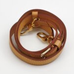 Louis Vuitton V Tote BB Monogram — фото 9