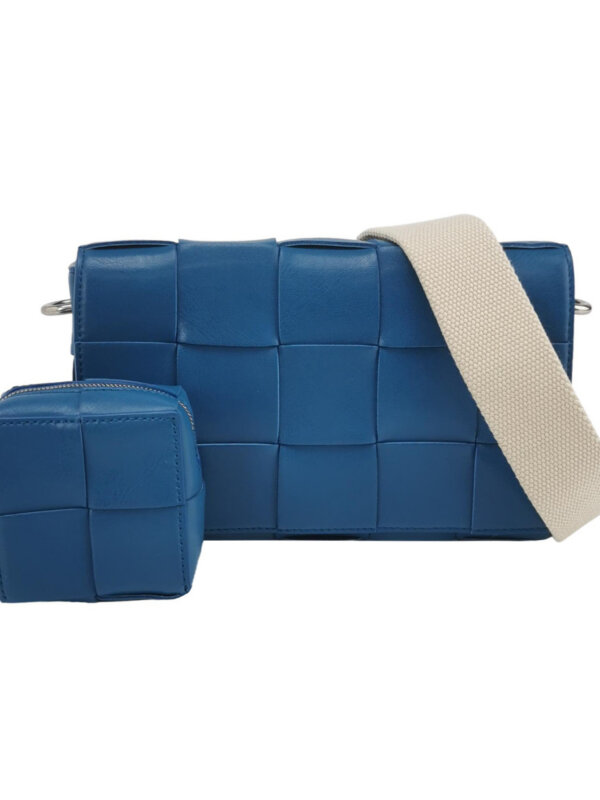 Bottega Veneta Cassette Intreccio — продано