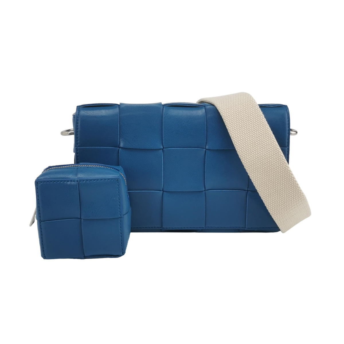 Bottega Veneta Cassette Intreccio — продано