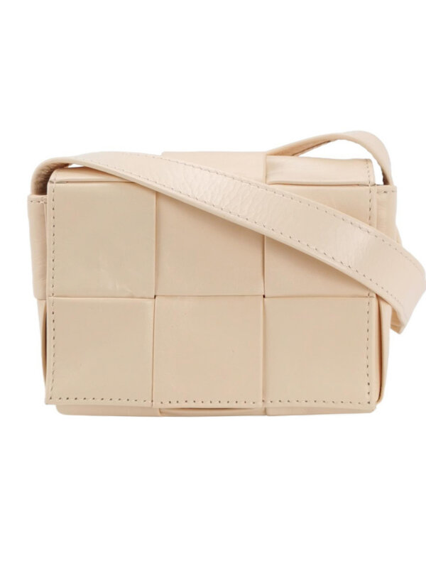 Bottega Veneta Cassette Intreccio — продано