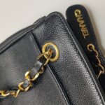 Chanel Large Logo Shoulder Bag — фото 12