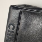 Chanel Large Logo Shoulder Bag — фото 18