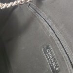 Chanel Leather Shoulder Bag — фото 10