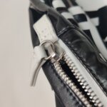 Chanel Leather Shoulder Bag — фото 14