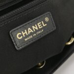 Chanel Leather Shoulder Bag — фото 8