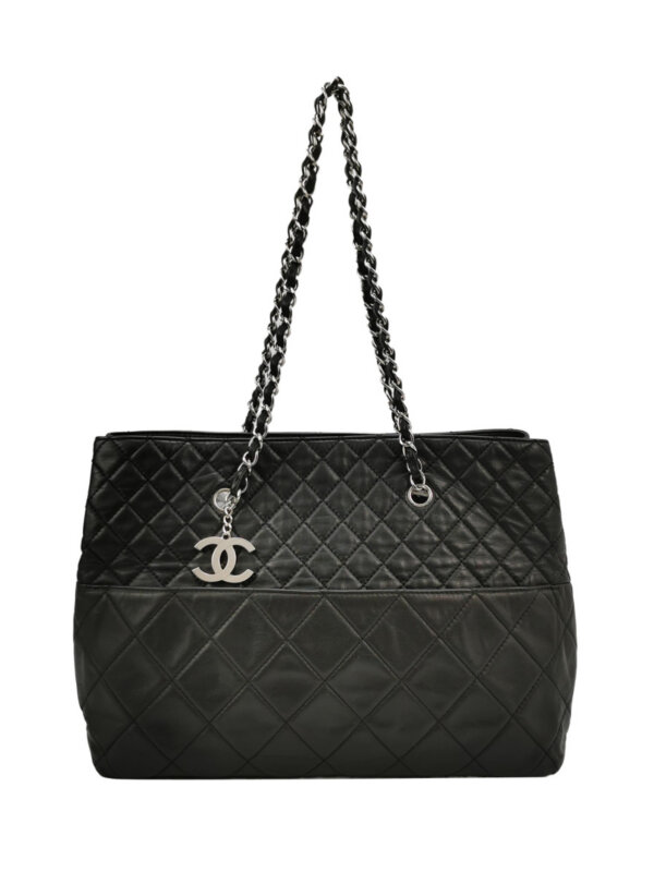 Chanel Leather Shoulder Bag — продано