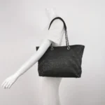 Chanel Quilted Calfskin CC Shoulder Bag (Шанель) — фото 2