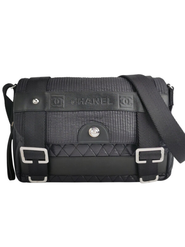 Chanel Leather Shoulder Bag — продано