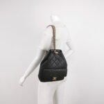 Chanel Leather Shoulder Bag — фото 2