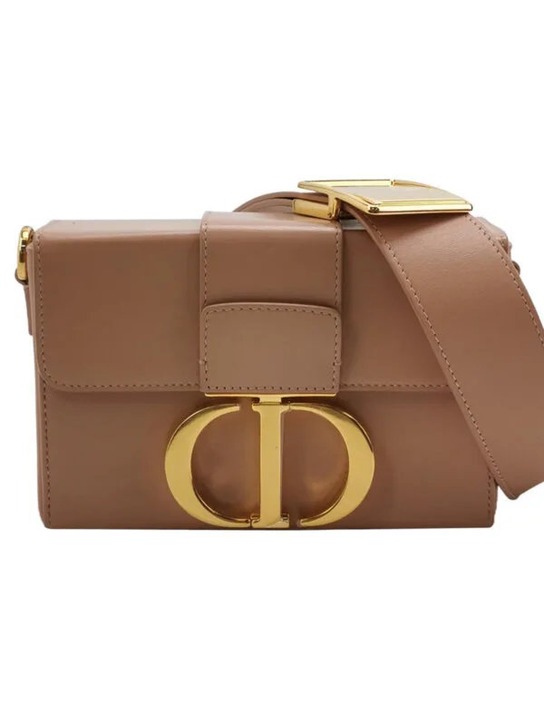 Dior 30 Montaigne — продано