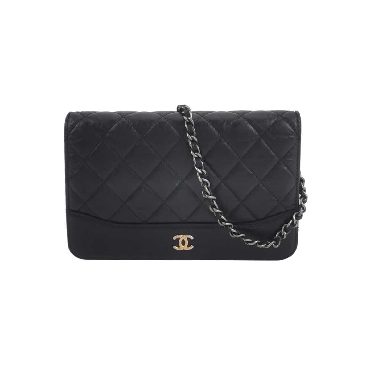 Chanel Leather Shoulder Bag — продано