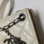 Chanel Leather Shoulder Bag — фото 24