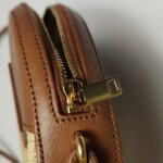 Saint Laurent Leather Shoulder Bag — фото 10