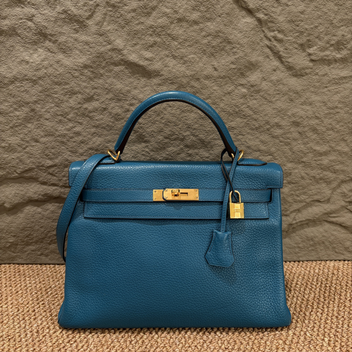 Hermès Kelly — продано