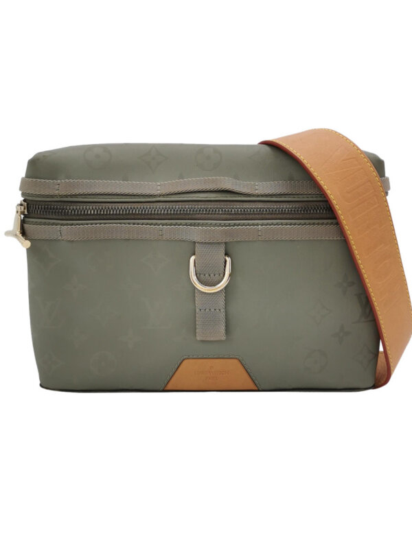 Louis Vuitton Messenger — продано