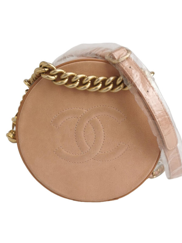 Chanel Round C Logo — продано