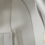 Chanel Leather Shoulder Bag — фото 11