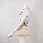 Louis Vuitton Onthego Gaint Monogram — фото 2