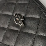 Chanel Quilted Lambskin Crossbody (Шанель) — фото 13