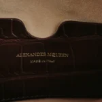 Alexander McQueen Calfskin Logo Crossbody — фото 8