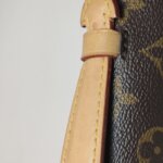 Louis Vuitton Pochette Metis Monogram S-lock — фото 16