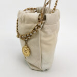 Chanel 22 Bag Logo — фото 3