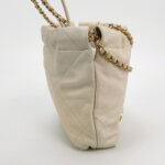 Chanel 22 Bag Logo — фото 4