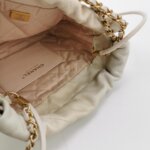 Chanel 22 Bag Logo — фото 7