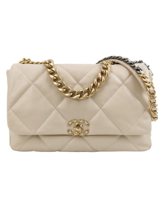 Chanel 19 Maxi — продано