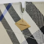 Burberry Colorblock Calfskin Shoulder Bag (Бёрберри) — фото 11