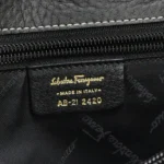 Ferragamo Calfskin Shoulder Bag — фото 8