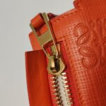 Loewe T Pouch logo — фото 9