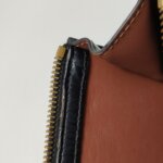 Burberry The Barrel Logo — фото 10