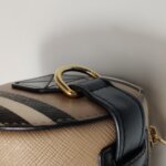 Burberry The Barrel Logo — фото 15